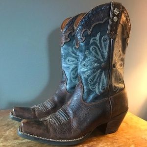 Women’s Ariat cowboy leather boots lightly worn. Navy blue and dark brown
